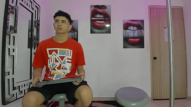 Snapshot of KING_OFF_BOYS chatting on November 29, 2025, 1:03 pm KING OFF BOYS online show from November 29, 2025, 1:03 pm