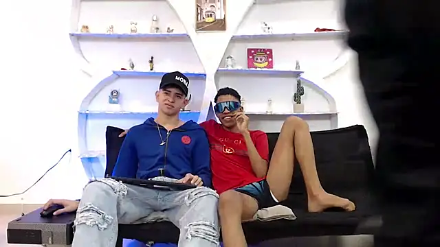 Snapshot of KING_OFF_BOYS chatting on December 1, 2025, 1:27 pm KING OFF BOYS online show from December 1, 2025, 1:27 pm