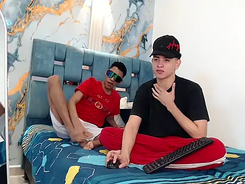 Snapshot of KING_OFF_BOYS chatting on December 19, 2025, 1:51 pm KING OFF BOYS online show from December 19, 2025, 1:51 pm