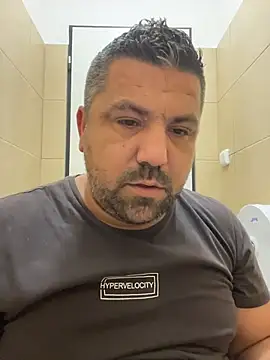 Snapshot of Alexander18edd chatting on November 4, 2025, 8:35 am Alexander18edd online show from November 4, 2025, 8:35 am