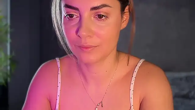 Snapshot of _Allie_ chatting on February 1, 2026, 7:07 am Allie online show from February 1, 2026, 7:07 am