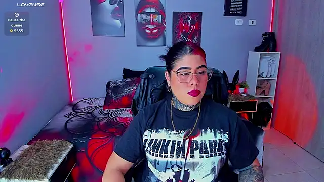Snapshot of Veronika_metal chatting on September 16, 2025, 6:31 pm Veronika metal online show from September 16, 2025, 6:31 pm