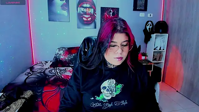 Snapshot of Veronika_metal chatting on January 11, 2026, 1:10 am Veronika metal online show from January 11, 2026, 1:10 am