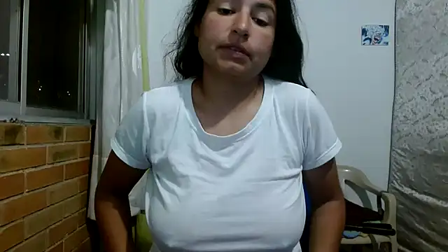 Snapshot of Escarcha-blue chatting on November 19, 2025, 12:10 am Escarcha-blue online show from November 19, 2025, 12:10 am