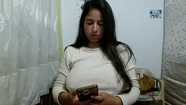 Snapshot of Escarcha-blue chatting on November 20, 2025, 12:33 am Escarcha-blue online show from November 20, 2025, 12:33 am