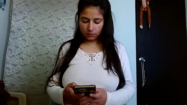 Snapshot of Escarcha-blue chatting on January 9, 2026, 8:43 pm Escarcha-blue online show from January 9, 2026, 8:43 pm