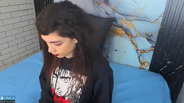 MaeveKuro online show from December 20, 2025, 3:24 am