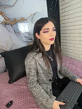 MaeveKuro online show from January 13, 2026, 3:12 am