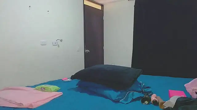 roxanasexy2025 online show from November 25, 2025, 2:17 pm