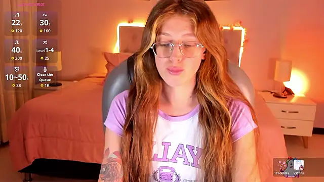 Snapshot of Emily_Warren_ chatting on March 9, 2026, 8:02 pm Emily Warren online show from March 9, 2026, 8:02 pm