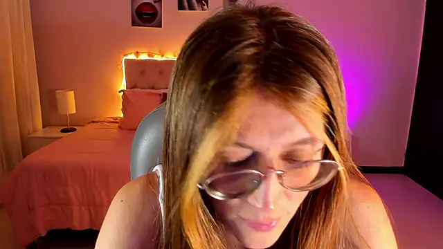 Snapshot of Emily_Warren_ chatting on March 19, 2026, 7:51 pm Emily Warren online show from March 19, 2026, 7:51 pm