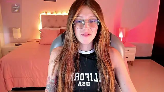 Snapshot of Emily_Warren_ chatting on March 24, 2026, 7:52 pm Emily Warren online show from March 24, 2026, 7:52 pm