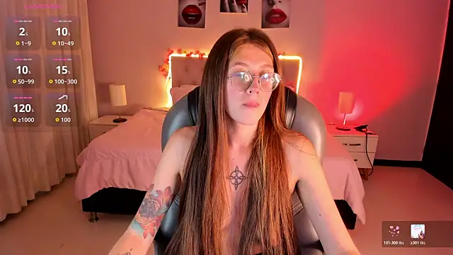 Snapshot of Emily_Warren_ chatting on April 7, 2026, 9:26 pm Emily Warren online show from April 7, 2026, 9:26 pm