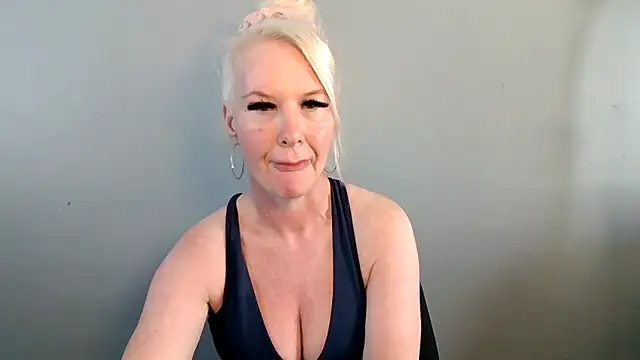 Snapshot of Blonde-Grace chatting on June 8, 2026, 3:01 pm Blonde-Grace online show from June 8, 2026, 3:01 pm