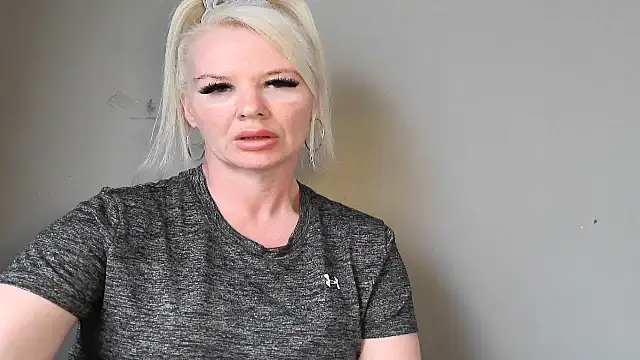 Snapshot of Blonde-Grace chatting on July 24, 2026, 1:53 pm Blonde-Grace online show from July 24, 2026, 1:53 pm