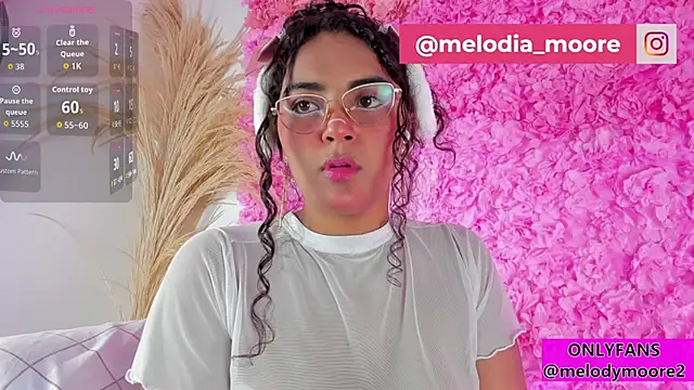 Snapshot of Melodymoore_ chatting on October 23, 2025, 2:00 am Melodymoore online show from October 23, 2025, 2:00 am