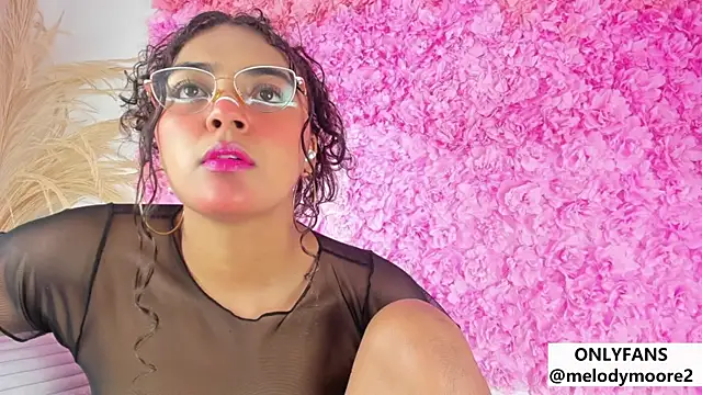 Snapshot of Melodymoore_ chatting on December 3, 2025, 10:41 pm Melodymoore online show from December 3, 2025, 10:41 pm