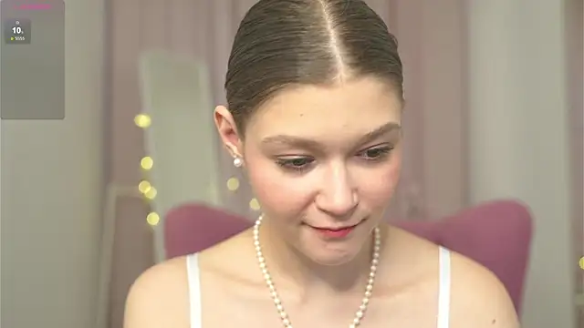 Snapshot of Kelly_Ember chatting on October 10, 2025, 2:49 pm Kelly Ember online show from October 10, 2025, 2:49 pm