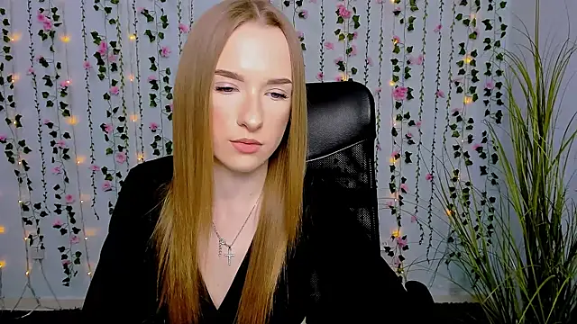 Snapshot of doll_vey chatting on March 7, 2025, 3:39 pm doll vey online show from March 7, 2025, 3:39 pm