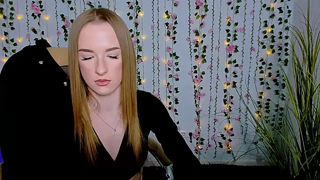 Snapshot of doll_vey chatting on March 9, 2025, 12:42 pm doll vey online show from March 9, 2025, 12:42 pm