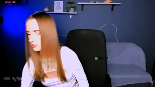 Snapshot of doll_vey chatting on October 19, 2025, 7:14 pm doll vey online show from October 19, 2025, 7:14 pm