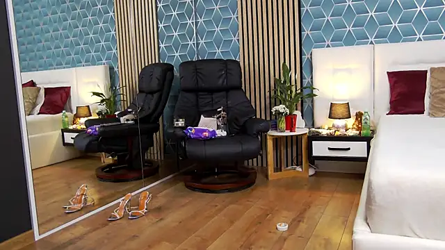 Snapshot of zoeylarkens chatting on February 25, 2025, 3:16 pm zoeylarkens online show from February 25, 2025, 3:16 pm