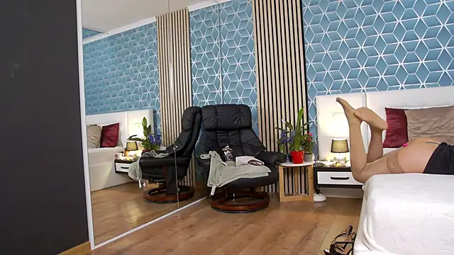 Snapshot of zoeylarkens chatting on March 1, 2025, 6:00 pm zoeylarkens online show from March 1, 2025, 6:00 pm