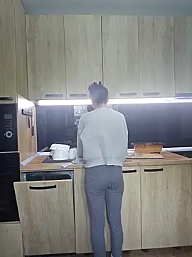 Snapshot of zoeylarkens chatting on March 13, 2025, 12:35 pm zoeylarkens online show from March 13, 2025, 12:35 pm