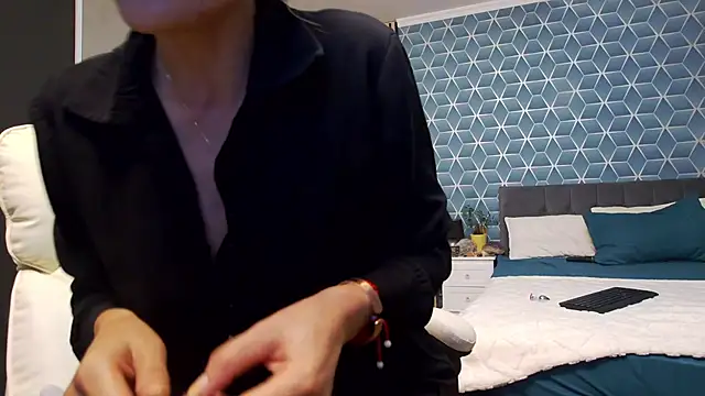 Snapshot of zoeylarkens chatting on November 5, 2025, 4:40 pm zoeylarkens online show from November 5, 2025, 4:40 pm