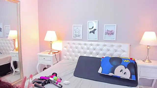 Snapshot of megan_loviitz chatting on October 19, 2025, 12:39 pm megan loviitz online show from October 19, 2025, 12:39 pm