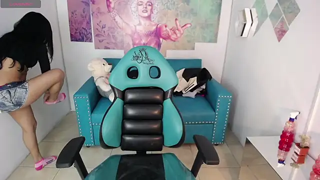 Sarah evansm online show from September 18, 2025, 7:27 pm