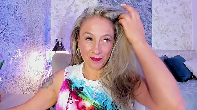 Liannaa  online show from June 9, 2026, 7:47 pm