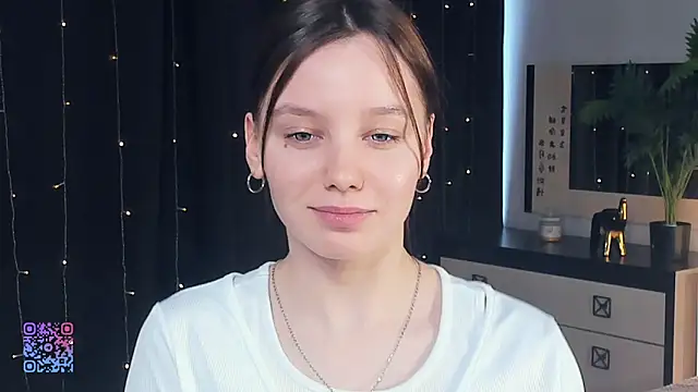 Snapshot of EdinaCordner chatting on March 3, 2025, 11:00 am EdinaCordner online show from March 3, 2025, 11:00 am