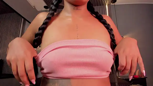 alahia betancurx online show from November 11, 2025, 1:00 pm