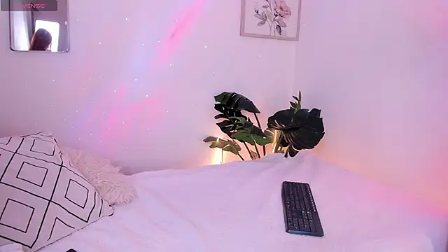 purplemoonn  online show from March 3, 2025, 12:16 pm