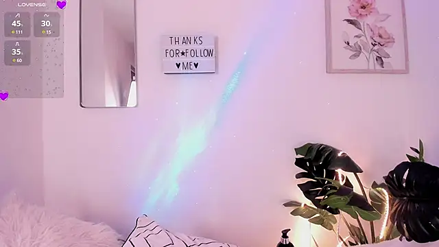 purplemoonn  online show from March 4, 2025, 2:42 pm