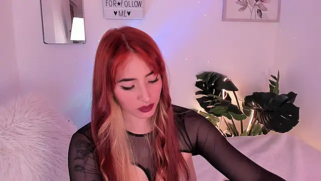 purplemoonn  online show from March 12, 2025, 4:02 pm