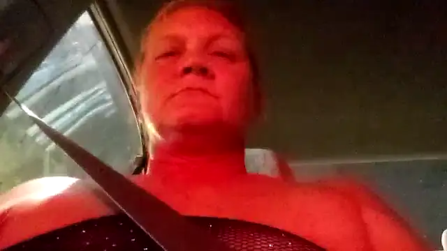 wetnwildforyou online show from September 21, 2025, 5:09 am