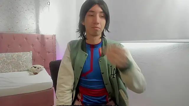 loverisu-coral online show from February 2, 2026, 9:02 pm