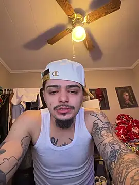 Snapshot of papiVilla23 chatting on February 4, 2026, 5:24 am papiVilla23 online show from February 4, 2026, 5:24 am