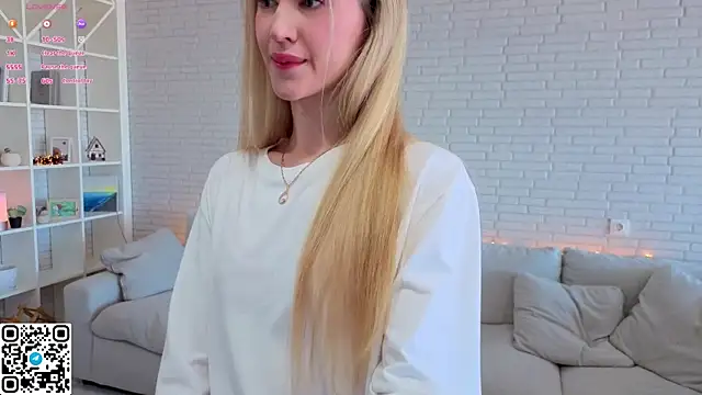 Snapshot of Tessalune_ chatting on October 4, 2025, 6:11 am Tessalune online show from October 4, 2025, 6:11 am