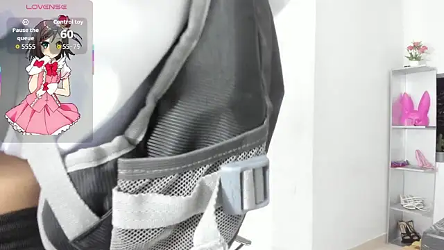 Bonniie 22 online show from September 27, 2025, 1:38 pm