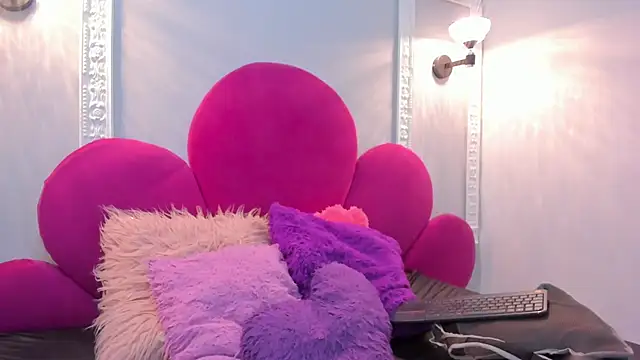 Bonniie 22 online show from October 17, 2025, 5:15 pm