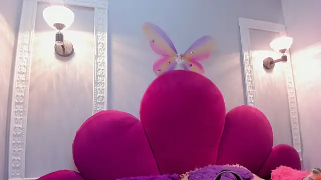 Bonniie 22 online show from November 7, 2025, 1:44 pm