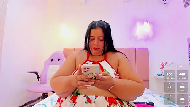 Snapshot of LunaaSweett chatting on December 5, 2025, 8:38 pm LunaaSweett online show from December 5, 2025, 8:38 pm