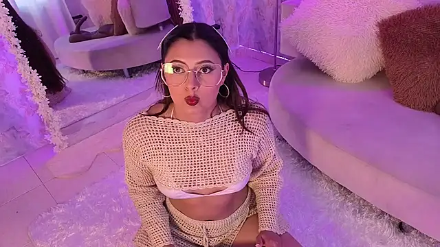 madisonjones- online show from November 26, 2025, 7:04 pm