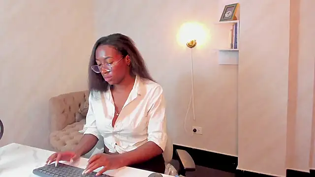 Qeen blackk online show from March 7, 2025, 3:49 pm