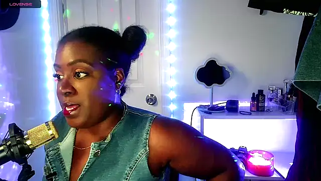 Snapshot of lovelyenigma365 chatting on January 15, 2026, 5:12 am lovelyenigma365 online show from January 15, 2026, 5:12 am