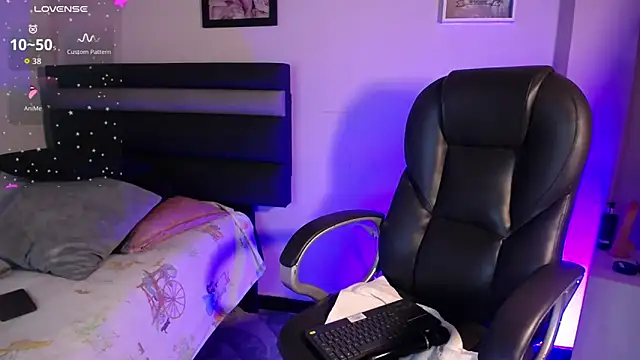 Snapshot of Oriana_gh chatting on September 18, 2025, 3:30 am Oriana gh online show from September 18, 2025, 3:30 am