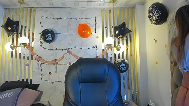 Snapshot of Oriana_gh chatting on October 19, 2025, 3:29 am Oriana gh online show from October 19, 2025, 3:29 am